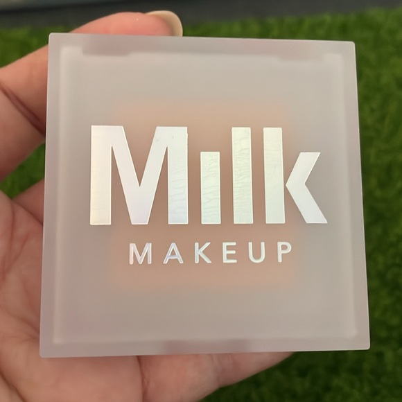 MILK holographic highlighting powder in MARS - Picture 4 of 4